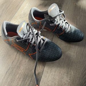 Under Armour youth soccer cleats size 1Y